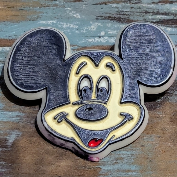 Vintage 5 Piece Bundle of Pins and Lark Cigarettes Tac - Picture 11 of 12